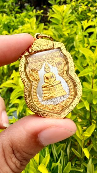 เหรียญหลวงพ่อโสธร รุ่น "เจ้าสัว ”๒๕๖๙“ เนื้อเงินหน้ากากทองคํา