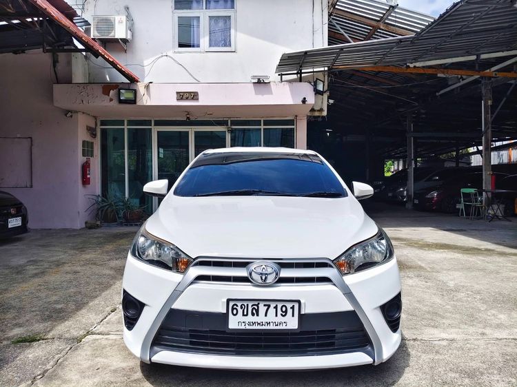 Toyota Yaris 2017 1.5 E Sedan เบนซิน ไม่ติดแก๊ส เกียร์อัตโนมัติ ขาว รูปที่ 2