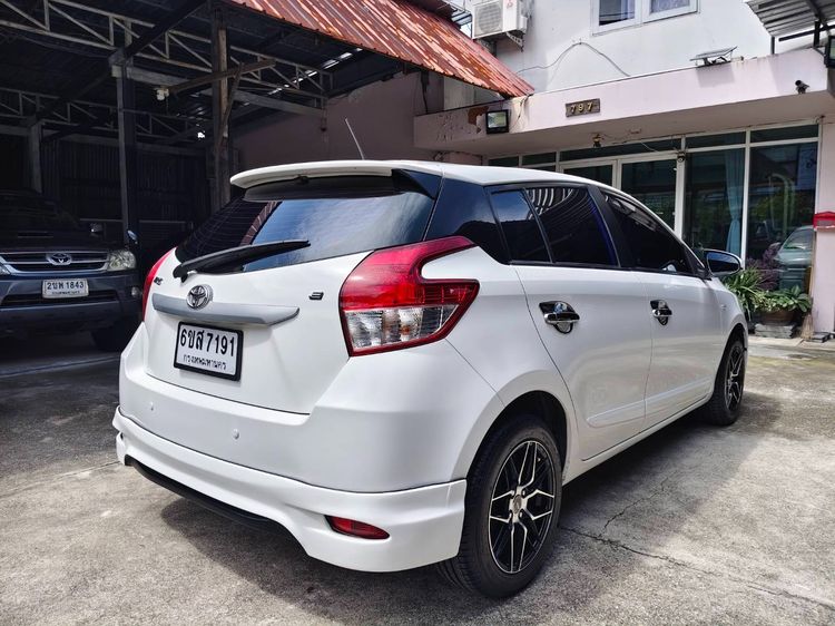 Toyota Yaris 2017 1.5 E Sedan เบนซิน ไม่ติดแก๊ส เกียร์อัตโนมัติ ขาว รูปที่ 3