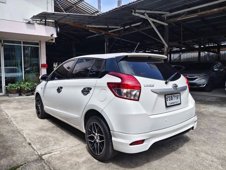 Toyota Yaris 2017 1.5 E Sedan เบนซิน ไม่ติดแก๊ส เกียร์อัตโนมัติ ขาว รูปที่ 4