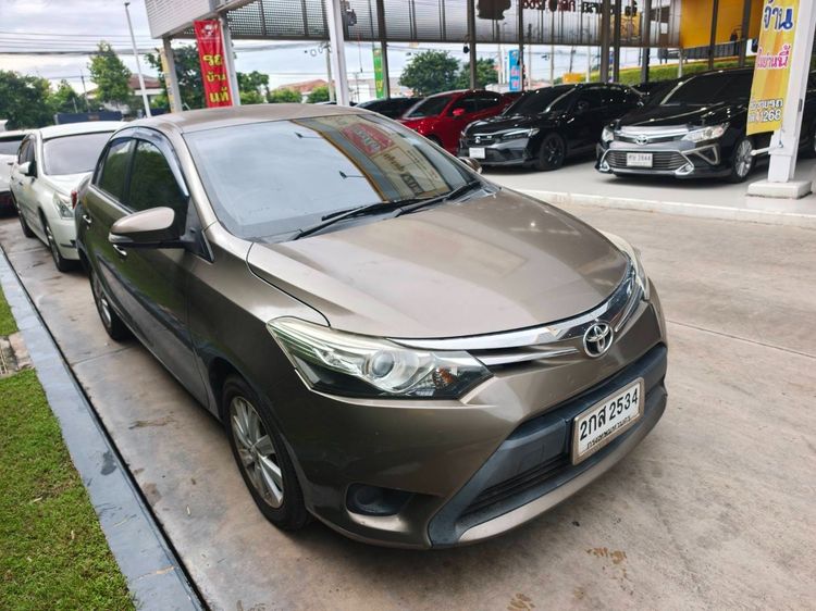 รถ Toyota Vios 1.5 G สี น้ำตาล
