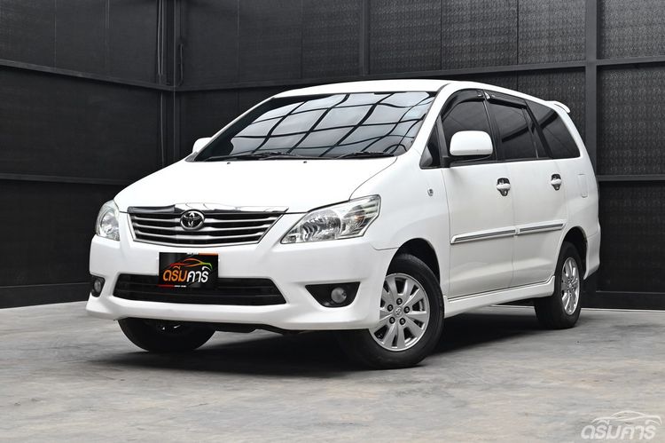 รถ Toyota Innova 2.0 G สี ขาว