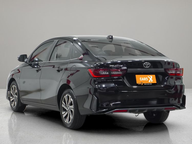 Toyota Yaris ATIV 2022 1.2 Premium Luxury Sedan เบนซิน ไม่ติดแก๊ส เกียร์อัตโนมัติ ดำ รูปที่ 4