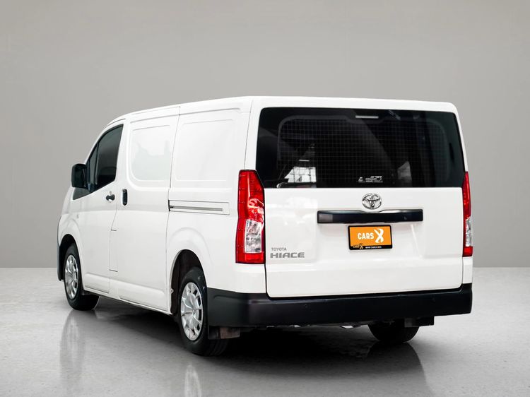 Toyota Hiace 2019 2.8 economy Van ดีเซล ไม่ติดแก๊ส เกียร์ธรรมดา ขาว รูปที่ 4