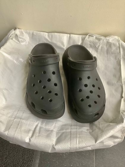รองเท้าCrocs Classic Crush Clog ของแท้ รูปที่ 3
