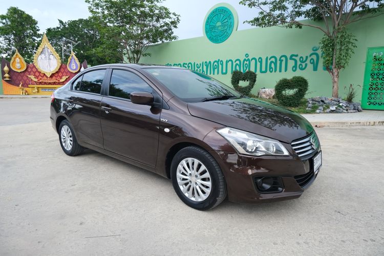รถ Suzuki Ciaz 1.2 GL สี น้ำตาล