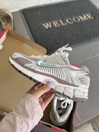 Nike รองเท้าผ้าใบ ผ้าใบ UK 7 | EU 40 2/3 | US 8.5 ชมพู รองเท้าไนกี้ มือสอง