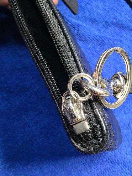 กระเป๋าคล้องมือ Coach หนังแท้สีดำขนาดเล็ก (Small Wristlet) รูปที่ 4