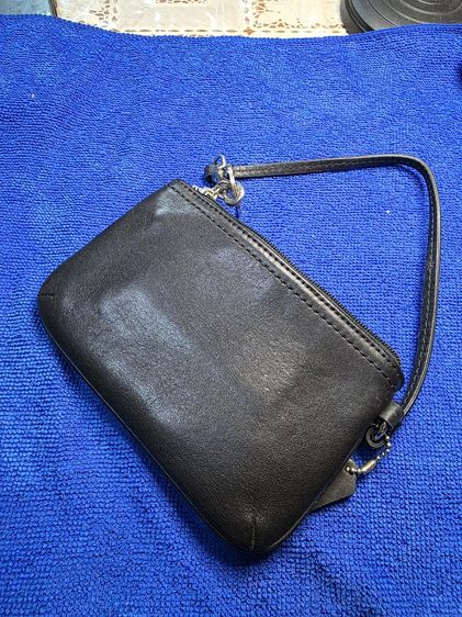 กระเป๋าคล้องมือ Coach หนังแท้สีดำขนาดเล็ก (Small Wristlet) รูปที่ 6