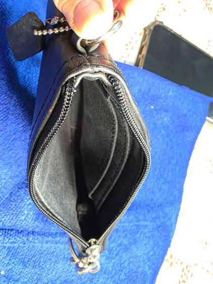 กระเป๋าคล้องมือ Coach หนังแท้สีดำขนาดเล็ก (Small Wristlet) รูปที่ 5