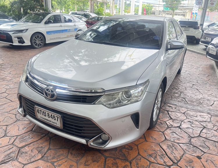 รถ Toyota Camry 2.0 G สี บรอนซ์เงิน