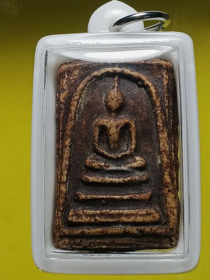พระสมเด็จวัดระฆังเก่า สภาพสวย อยู่ในเลี่ยมพลาสติกเจ้าของเดิมใช้อยู่ แกะออกมาจากสร้อย ได้เเบ่งปันมาราคากันเองครับ