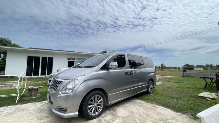 Hyundai H-1  2017 2.5 Elite Utility-car ดีเซล เกียร์อัตโนมัติ บรอนซ์เงิน
