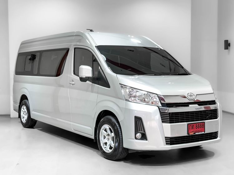 รถ Toyota Commuter 2.8 สี บรอนซ์เงิน