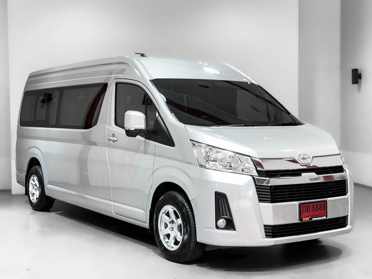 รถ Toyota Commuter 2.8 สี บรอนซ์เงิน