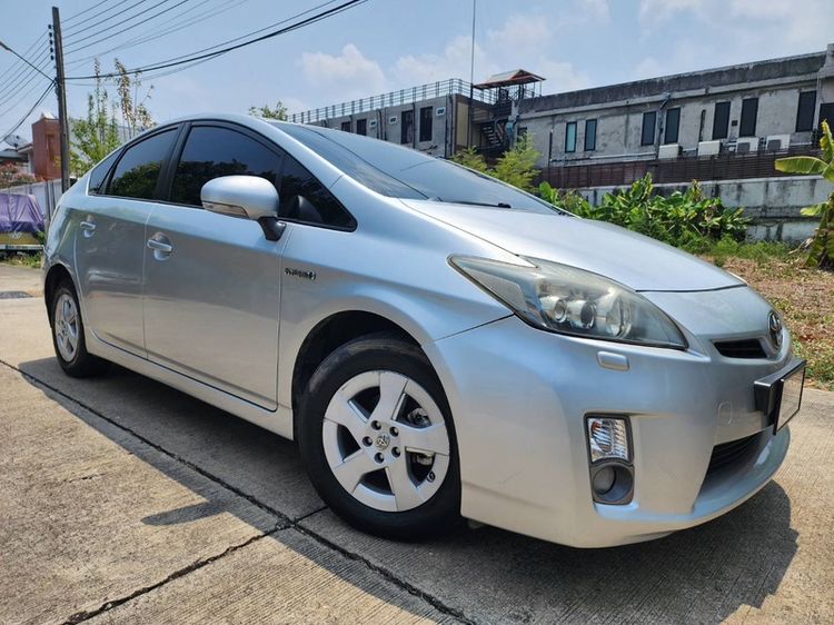 รถ Toyota Prius 1.8 Hybrid Top Grade สี บรอนซ์เงิน