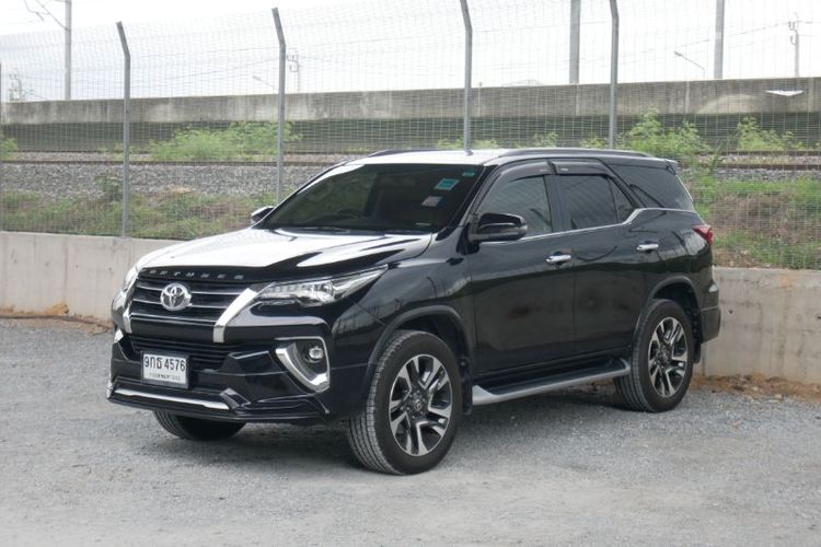 Toyota Fortuner 2018 2.8 V 4WD Utility-car ดีเซล ไม่ติดแก๊ส เกียร์อัตโนมัติ ดำ รูปที่ 3