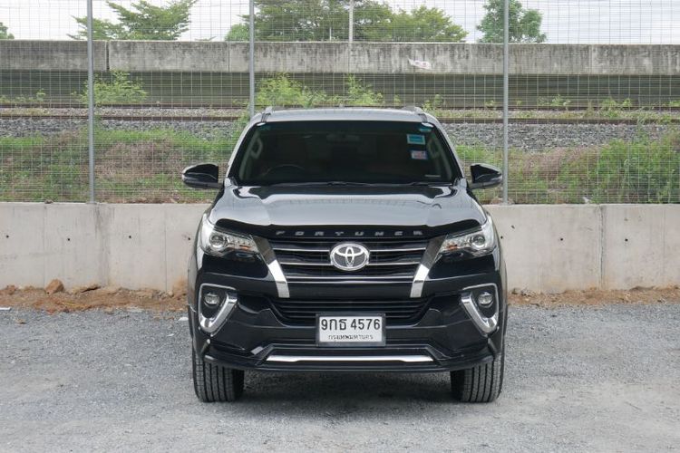 Toyota Fortuner 2018 2.8 V 4WD Utility-car ดีเซล ไม่ติดแก๊ส เกียร์อัตโนมัติ ดำ รูปที่ 2