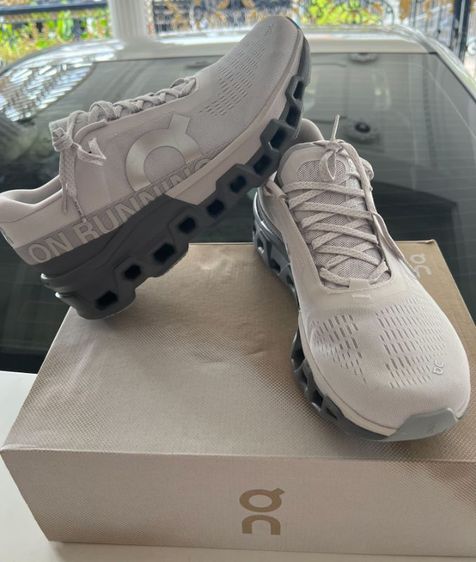 รองเท้าออกกำลังกาย On Running ไม่ระบุ หลากสี นาย On Cloud Monster 2 สี Frost/black size 44/280cm ของใหม่  ของแท้ 100%