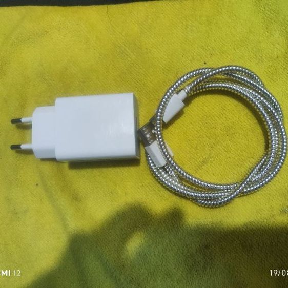 ชุดชาร์จเร็ว Xiaomiแท้ ทั้งชุดสภาพดีหัวชาร์จไม่ค่อยได้ใช้ สายก็อยู่ในสภาพดีเหมือนกัน ไม่ค่อยได้ใช้เลยทั้งชุด