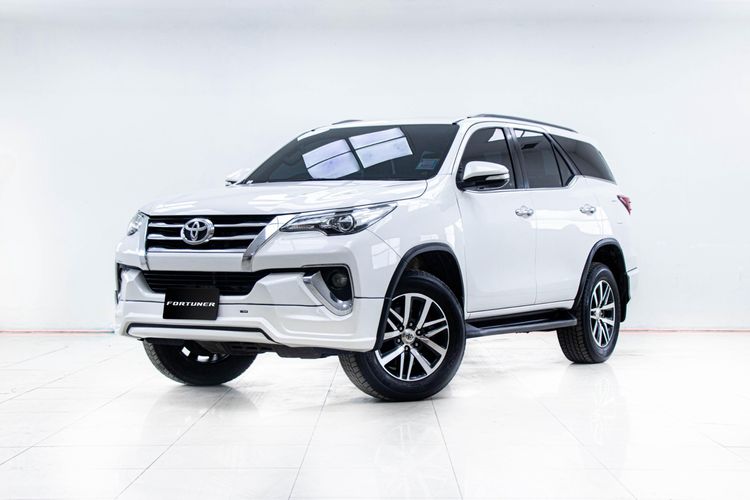 Toyota Fortuner 2017 2.4 V Utility-car ดีเซล ไม่ติดแก๊ส เกียร์อัตโนมัติ ขาว