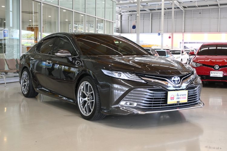 รถ Toyota Camry 2.5 HEV Premium สี เทา
