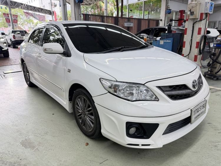 รถ Toyota Altis 1.8 TRD Sportivo สี ขาว