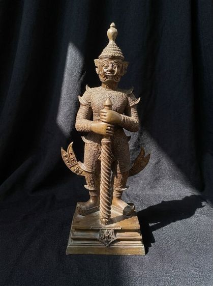 ท้าวเวสสุวรรณ รุ่นเสาร์๕ วัดสุทัศน์เทพวราราม ปี2555 สูง1 เมตร เนื้อทองเหลือง