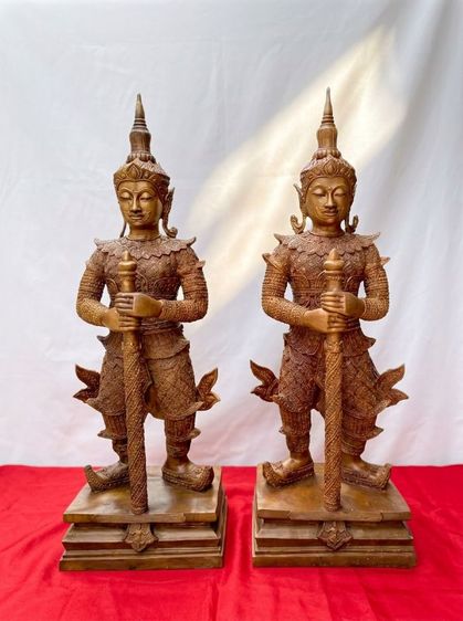 ท้าวเวสสุวรรณ หน้าเทวดา องค์ใหญ่ วัดสุทัศน์เทพวราราม ปี2555 เนื้อทองเหลือง สูง 1.30 เมตร