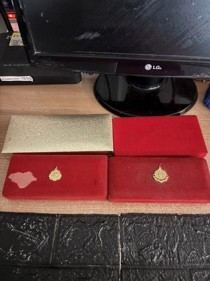 ขุดเหรียญพระชนก 6 รอบ ตามภาพ 4 กล่อง เก่าเก็บลดราคา1900 บาท