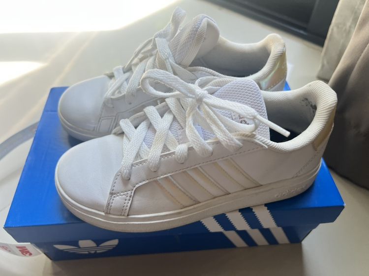 ไม่ระบุ ขาว ขายรองเท้า adidas