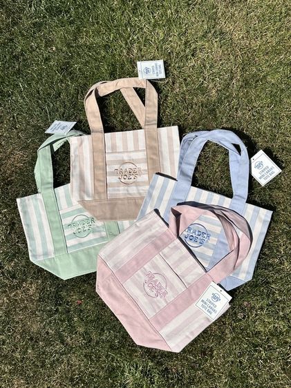 กระเป๋าผ้า Trader’s Joe คอลใหม่