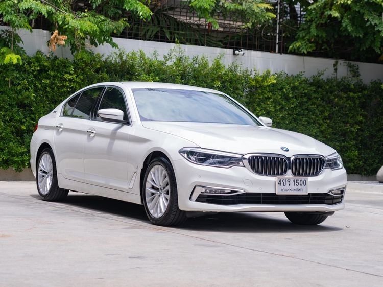 BMW Series 5 2019 530e Sedan ปลั๊กอินไฮบริด (PHEV) เกียร์อัตโนมัติ ขาว รูปที่ 3