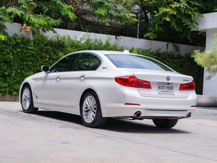 BMW Series 5 2019 530e Sedan ปลั๊กอินไฮบริด (PHEV) เกียร์อัตโนมัติ ขาว รูปที่ 4
