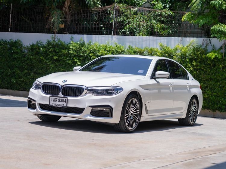 BMW Series 5 2018 530e Sedan ปลั๊กอินไฮบริด (PHEV) เกียร์อัตโนมัติ ขาว