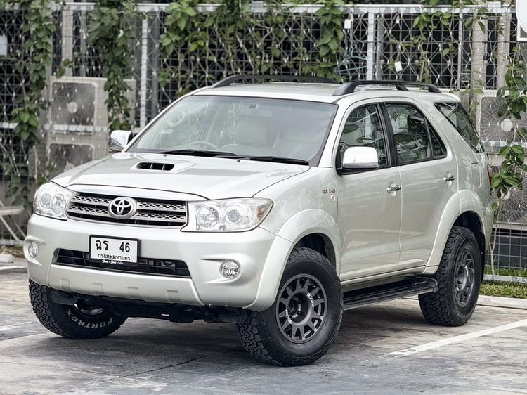 รถ Toyota Fortuner 3.0 V สี เทา