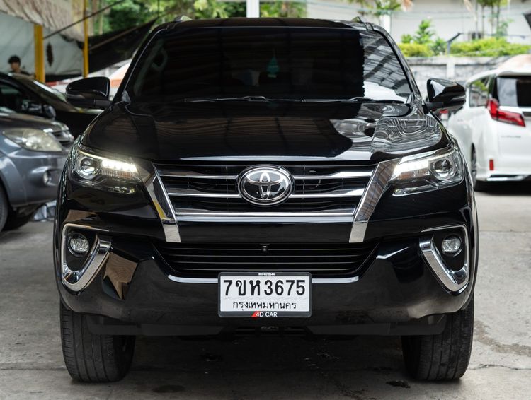รถ Toyota Fortuner 2.4 V สี ดำ