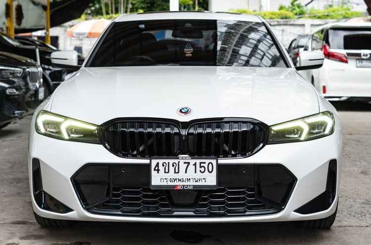 รถ BMW Series 3 330e สี ขาว