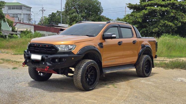 รถ Ford Ranger 2.0 Hi-Rider Wildtrak สี ส้ม