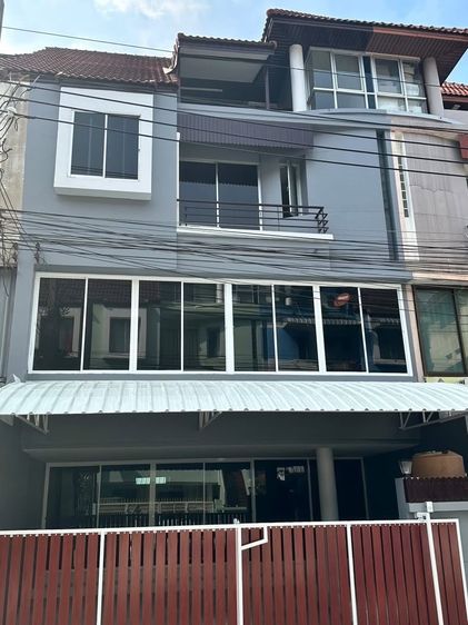 ปล่อยเช่าโฮมออฟฟิศ 4 ชั้น (หมู่บ้านสินธานี ลาดพร้าว 80) รีโนเวทใหม่ทั้งหลัง พื้นที่กว้างขวางถึง 350 ตร.ม. ทำเลดีเยี่ยมทะลุออกได้หลายเส้นทาง