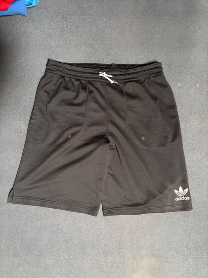ผู้ชาย กางเกงขาสั้น adidas สีดำ