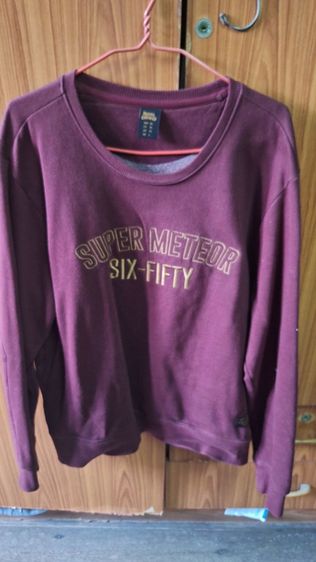 อื่นๆ สเวตเชิ้ต แดง แขนยาว เสื้อยืดคอกลม Royal Enfield รุ่น Super Meteor 650 สีเบอร์กันดี โดดเด่นด้วยงานปักคุณภาพสูงและเนื้อผ้าที่แข็งแรง สวมใส่สบาย ไซซ์ XL
