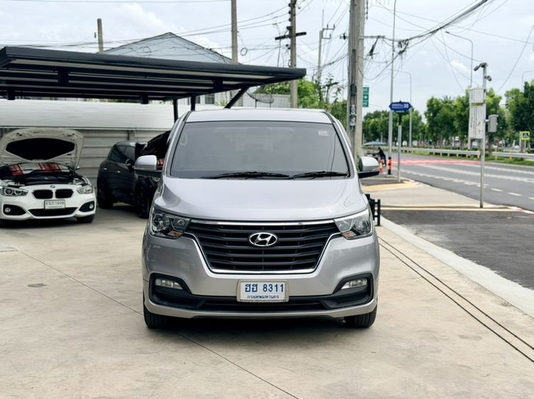 รถ Hyundai H-1  2.5 Maesto Touring สี เทา