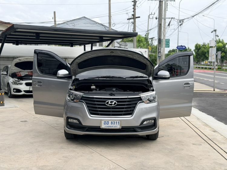 รถ Hyundai H-1  2.5 Maesto Touring สี เทา