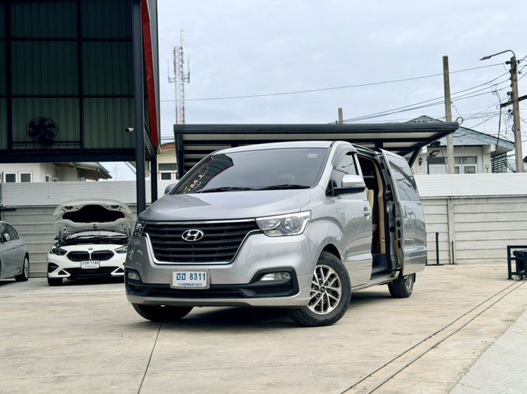 รถ Hyundai H-1  2.5 Maesto Touring สี เทา