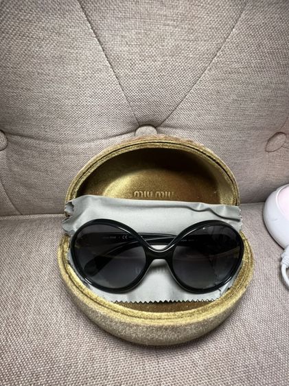 แว่นกันแดด Miu Miu