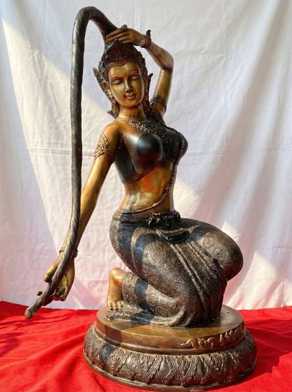 พระแม่ธรณี บีบมวยผม องค์นำฤกษ์ วัดพิกุลทอง จ.สิงห์บุรี ปี2539 หน้าตัก30นิ้ว เนื้อทองเหลือง