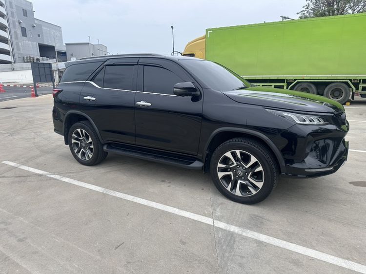 Toyota Fortuner 2021 2.8 Legender 4WD Sedan ดีเซล ดำ รูปที่ 3