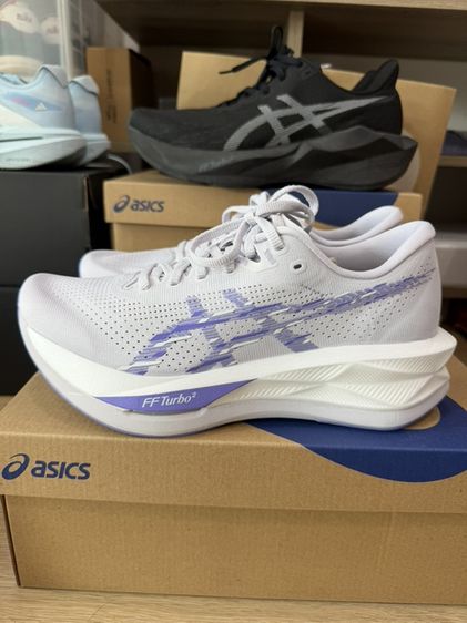 ASICS SONICBLAST 8.5US 39-40 ใส่ได้ค่ะ ขายเพราะผิดไซส์ ลองใส่ครั้งเดียวค่ะ ราคาหน้าช็อปตอนนี้ 5,520 ค่ะ