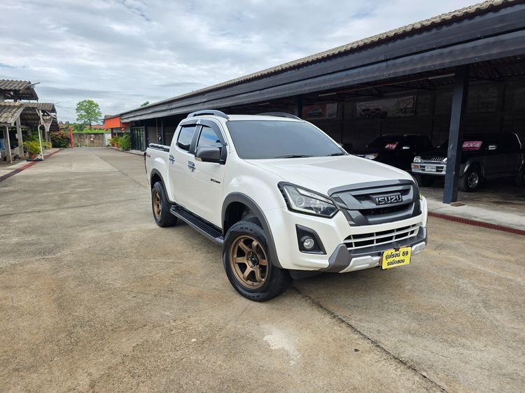 Isuzu D-MAX 2017 3.0 V-Cross Max Z Prestige 4WD Pickup ดีเซล ไม่ติดแก๊ส เกียร์ธรรมดา ขาว